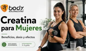 Dos mujeres fuertes y sonrientes, una con mancuerna. La imagen habla sobre creatina para mujeres, beneficios y dosis. ¿Cuánto tiempo tomar creatina? Descúbrelo.