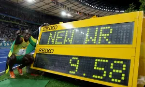 Usain Bolt celebra su récord mundial en 100 metros lisos, 9.58 segundos. ¡Las mejores marcas 100 metros lisos!