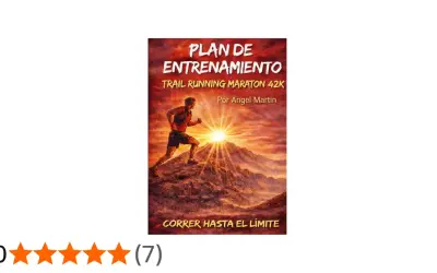 Plan de entrenamiento para maratón de trail running 42K. Un corredor asciende una montaña al amanecer, listo para superar sus límites.
