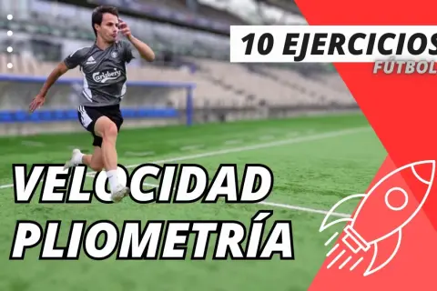Futbolista entrenando en campo, enfocado en ejercicios de pliometría para aumentar velocidad. ¡Acelera tu juego!