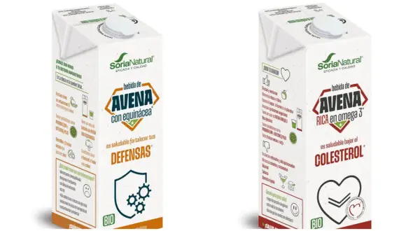 Dos cajas de bebida de avena SoriaNatural. Una destaca por fortalecer las defensas con equinácea, la otra por ser rica en omega 3 y ayudar a bajar el colesterol.