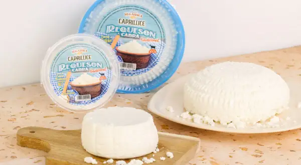 Requesón de cabra Segarra, ideal para dietas por sus propiedades: fuente de calcio y proteínas. Fresco y tradicional.
