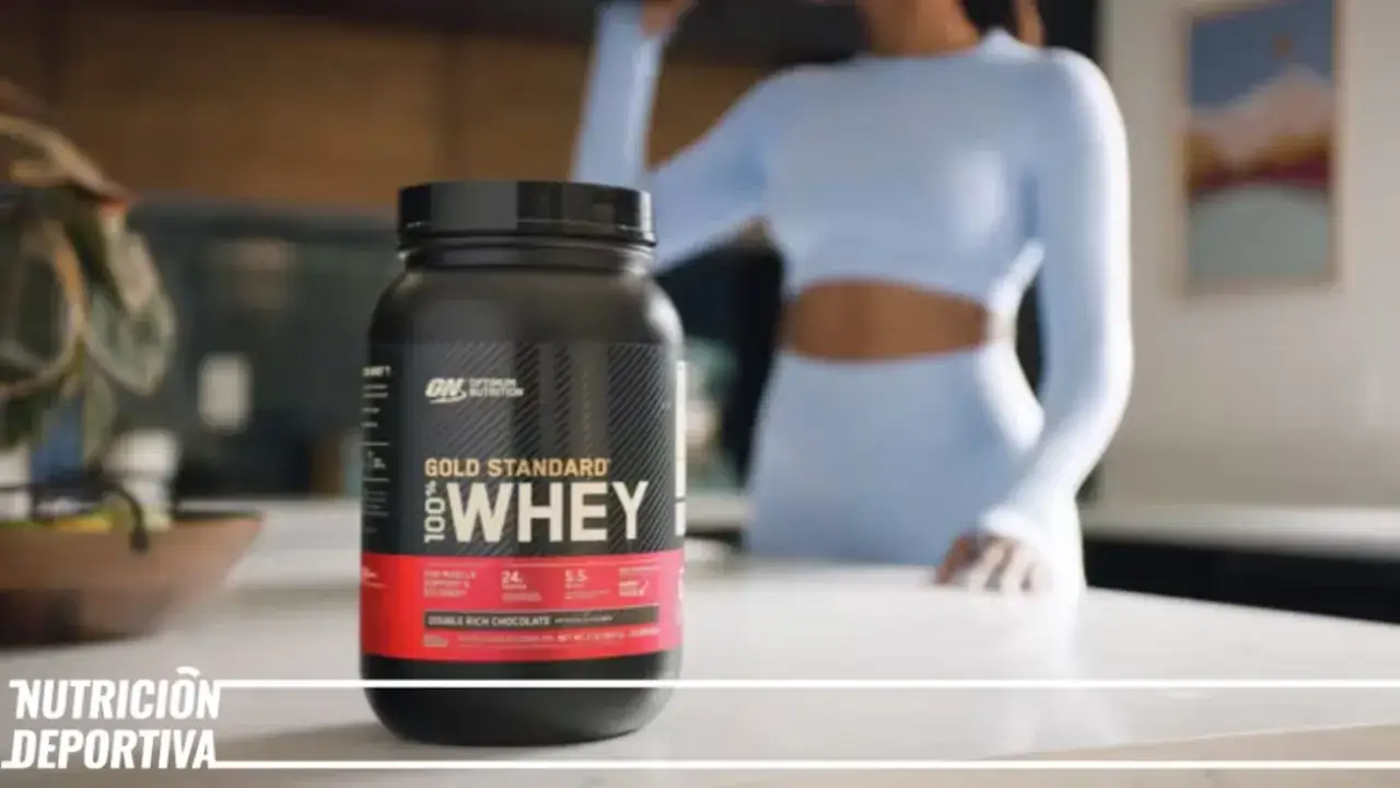 Un envase de whey protein Gold Standard, ideal para el soporte muscular y recuperación.