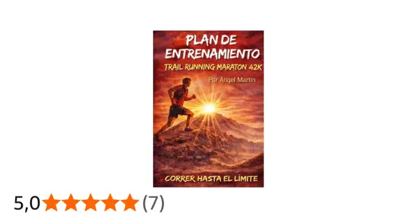 Plan de entrenamiento para maratón de trail running 42K. Un corredor asciende una montaña al amanecer, listo para superar sus límites.