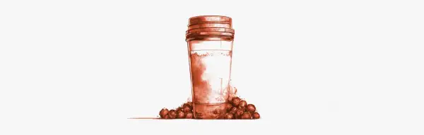 Un vaso con polvo y bayas, ideal para saber cuándo tomar BCAA y potenciar tu entrenamiento.