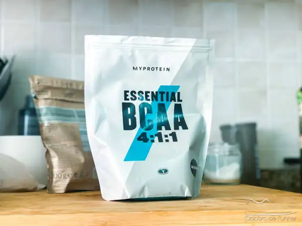 Bolsa de Essential BCAA de Myprotein. Descubre bcaa para que sirve en mujeres, ideal para recuperación muscular y energía.