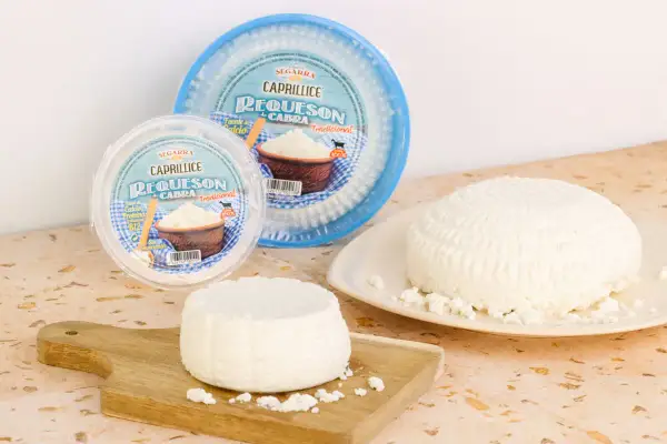 Requesón de cabra Segarra, ideal para dietas por sus propiedades: fuente de calcio y proteínas. Fresco y tradicional.